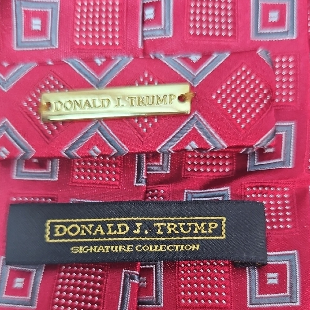 Donald J. Trump Signature Collection Red Geometric Silk Tie - Picture 2 of 6